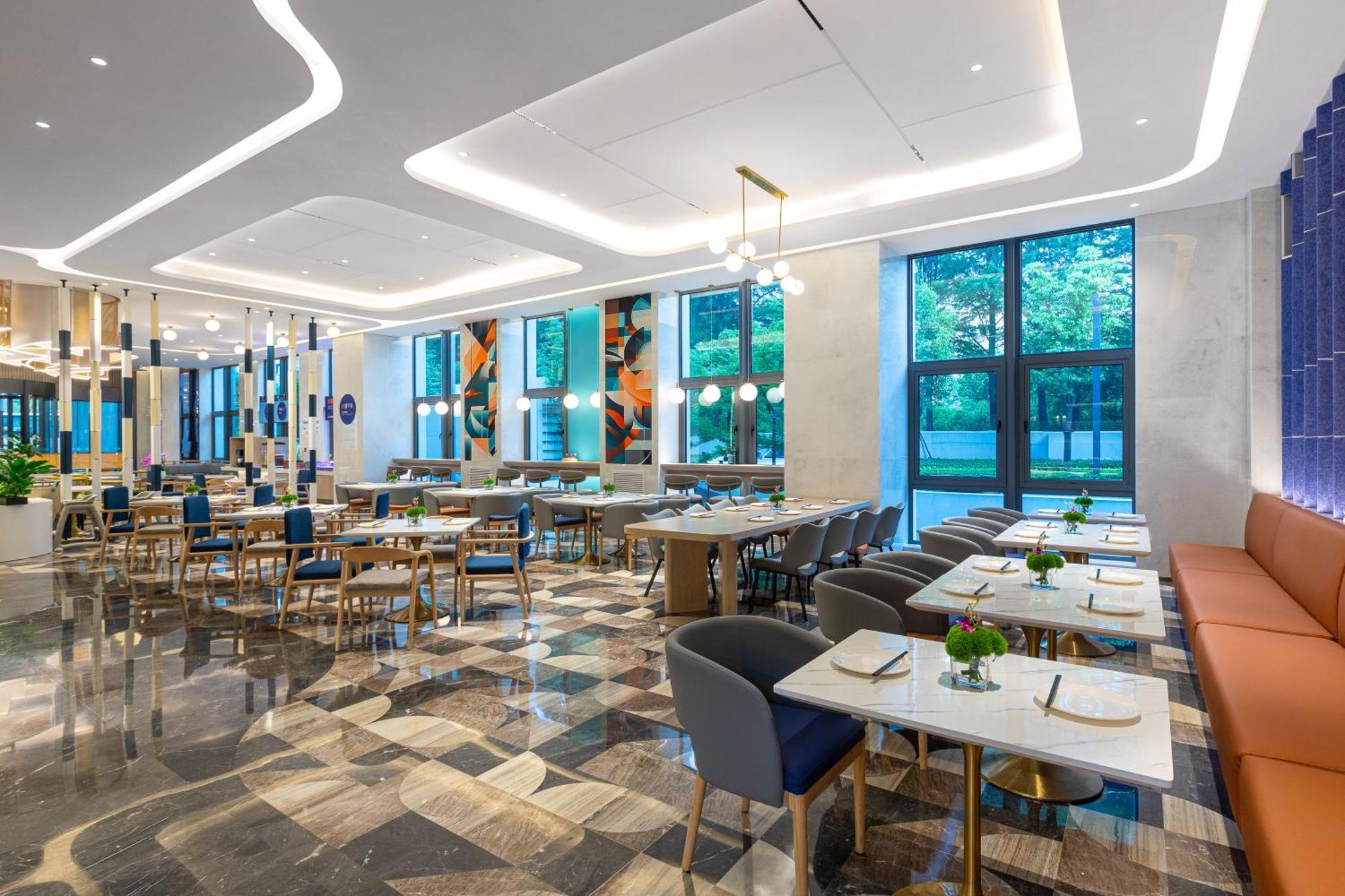Holiday Inn Express Changfeng Park Shanghai Exterior photo