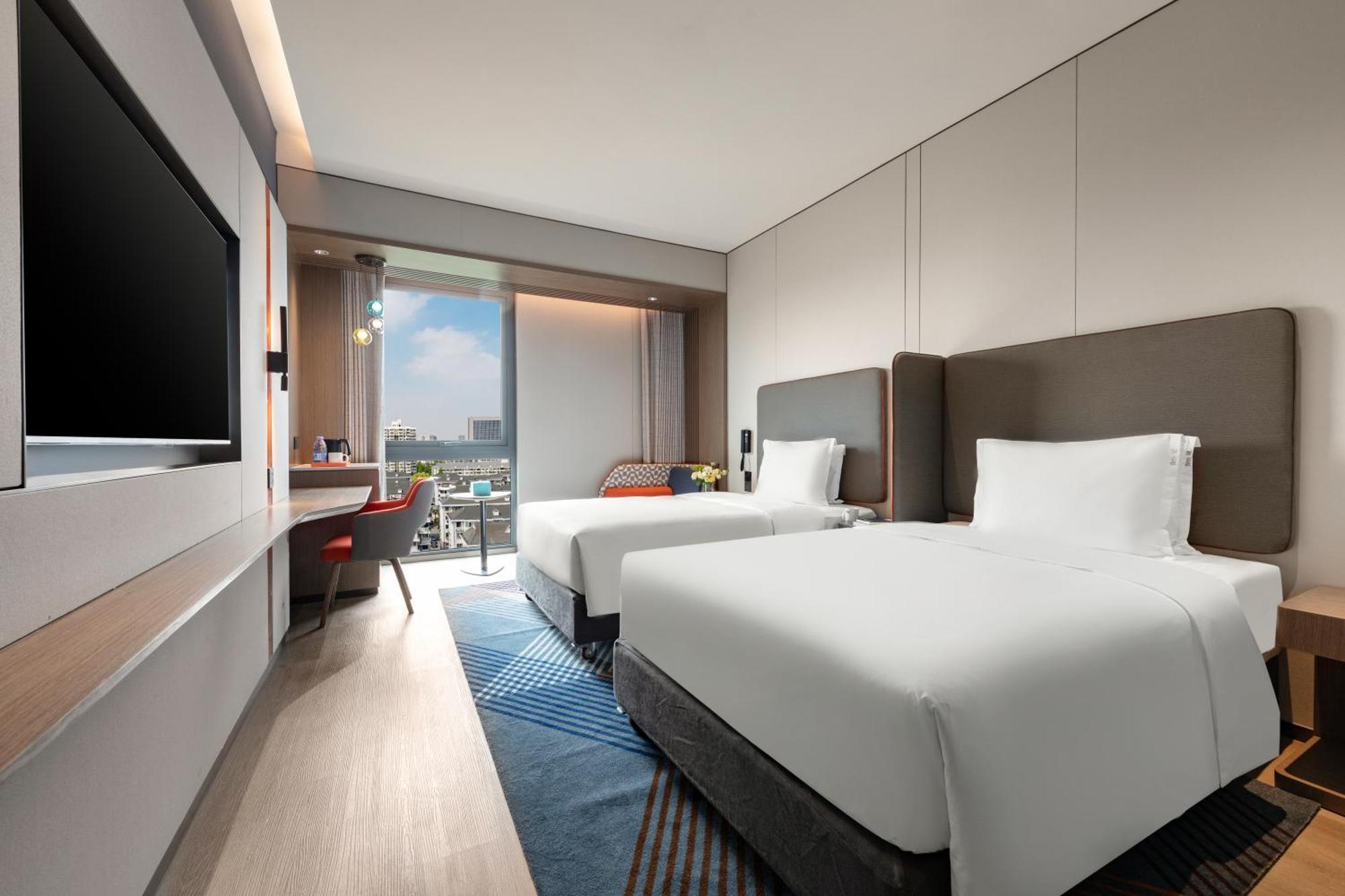 Holiday Inn Express Changfeng Park Shanghai Exterior photo