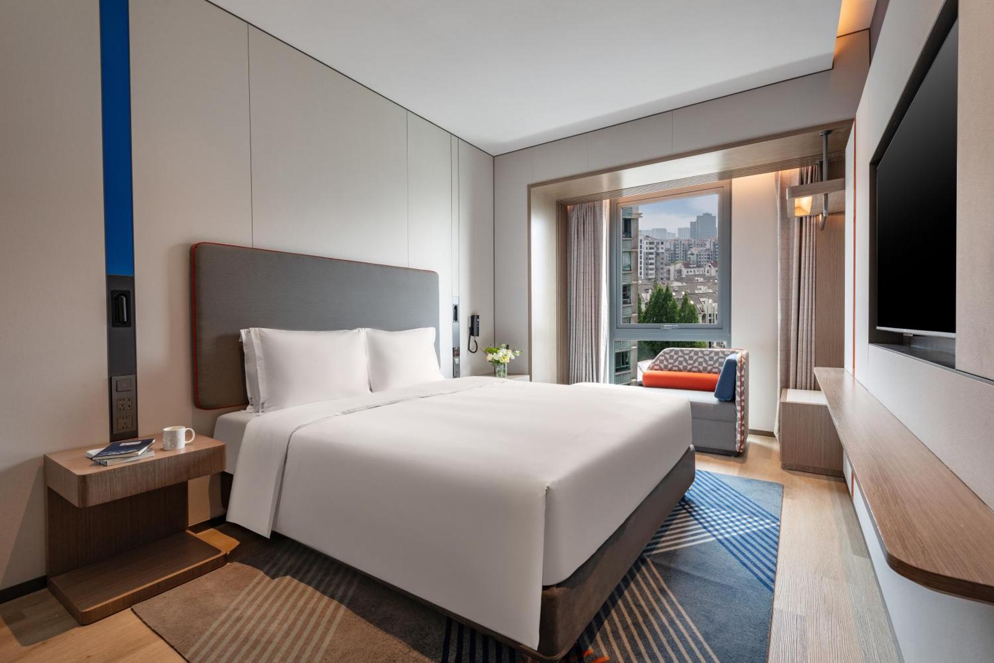 Holiday Inn Express Changfeng Park Shanghai Exterior photo