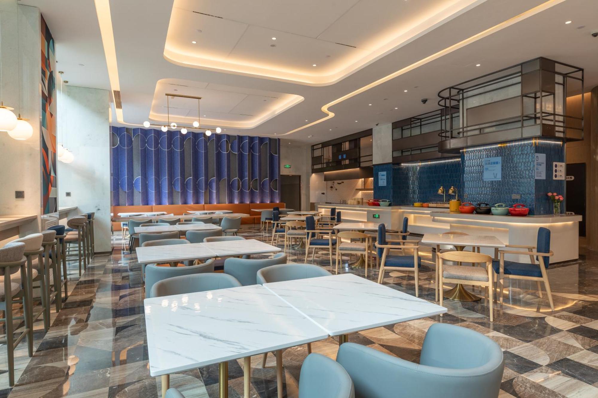 Holiday Inn Express Changfeng Park Shanghai Exterior photo